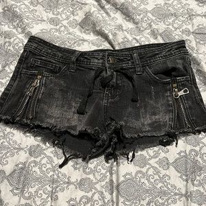 Super cute black denim shorts